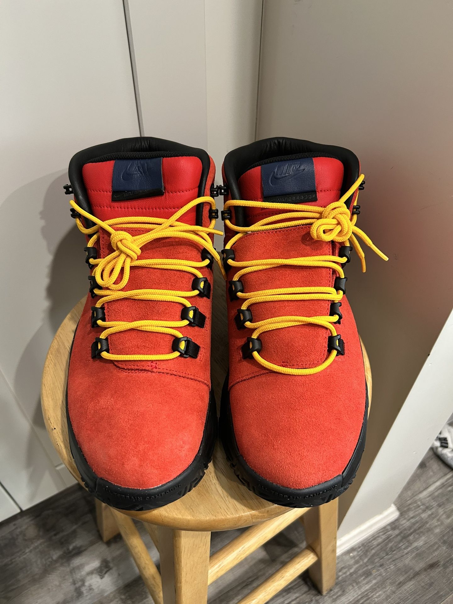Nike Cygnal Leather Waterproof Boots Mens 10.5 University Red Nike - Cygnal Sneaker in University Red & Navy - FV4332-600  main image 3