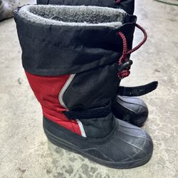 Kids snow boots size 4 