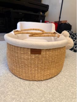 Plum+Sparrow Moses basket and stand