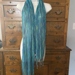 Woman’s Lightweight Open Weave Scarf With Fringed Ends