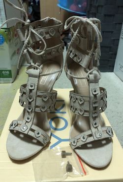 Beige Kaze sandal 6.5