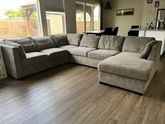 🛋️ LARGE GREY TUXEDO SECTIONAL — PULL-OUT + STORAGE