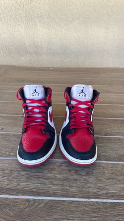 Jordan 1 Mid,