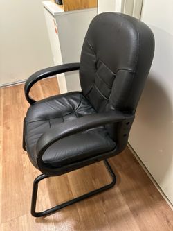 Black Leather Guest / Office Chair – Like New