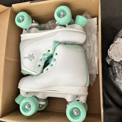 RollerDerby women's size 6 skates New 