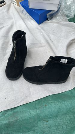 SO Black Boots- Size 7
