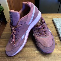 Women’s pink Reebok, tennis shoes women’s size 8 1/2