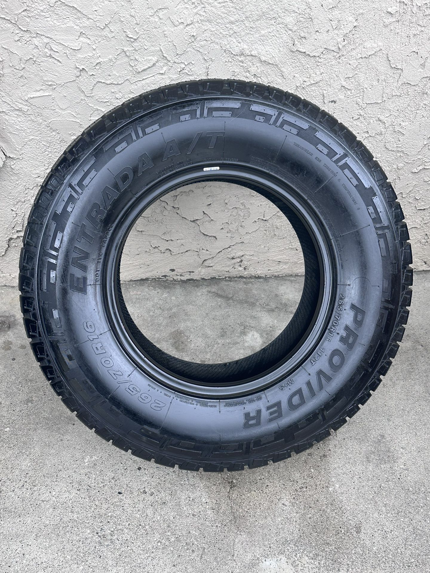 Provider entrada A/T Tires 265/70R16