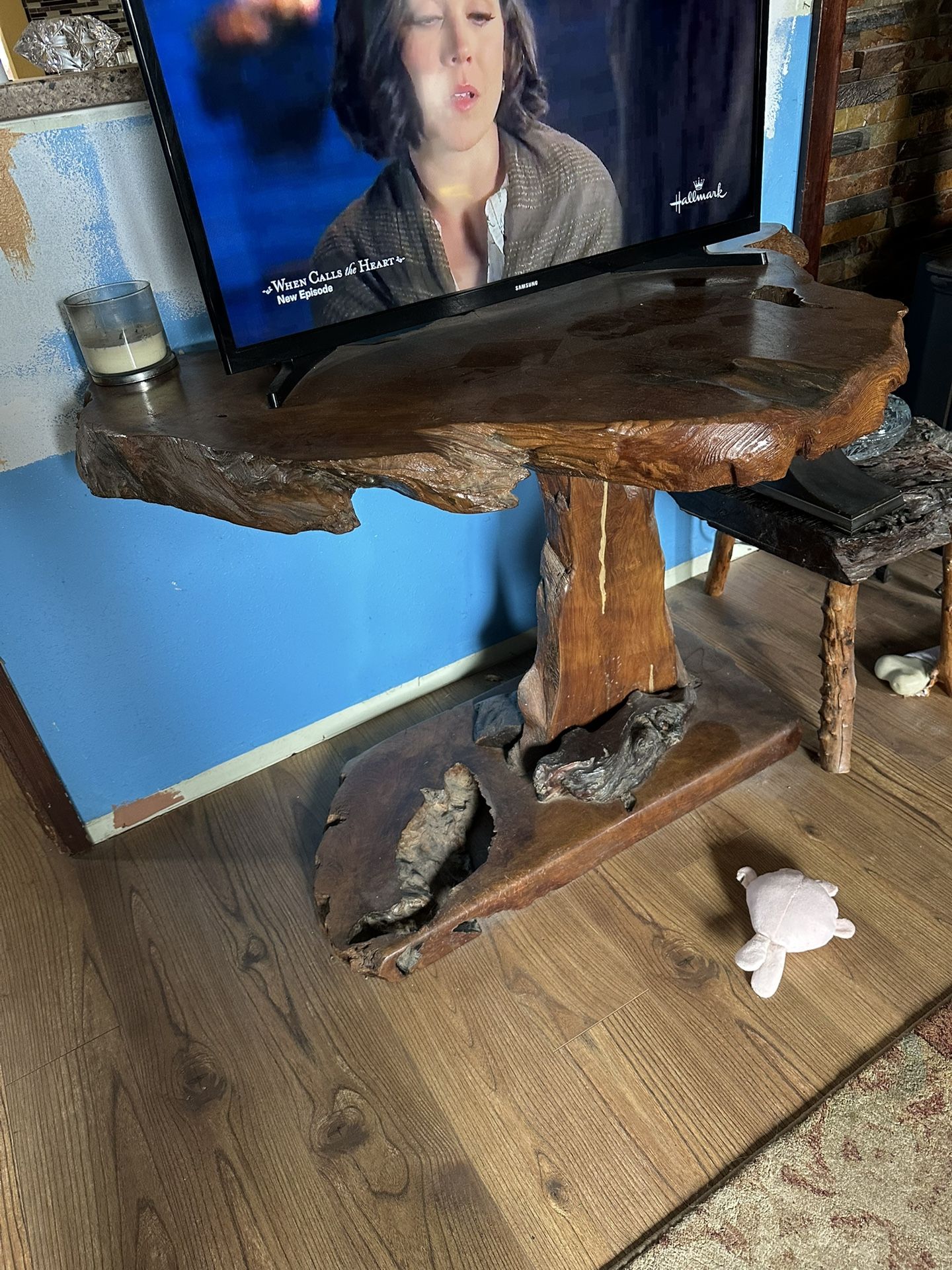 Side Table/TV Stand