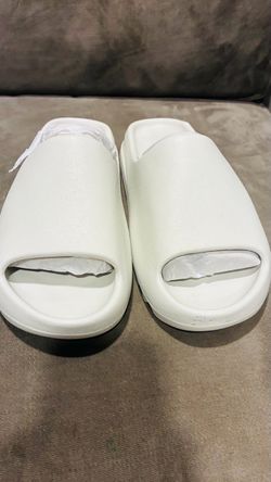 White Yeezys slides