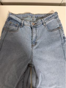 Surprise Light Wash High-Waisted Wide Leg Jeans with Front Seams - Size 15/32 women’s