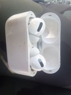 🎧 Apple AirPods Pro 1st Gen + Charging Case –