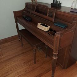 Story &Clark piano