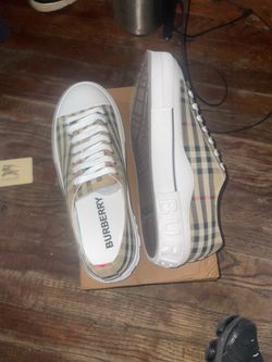 Burberry shoes size 10