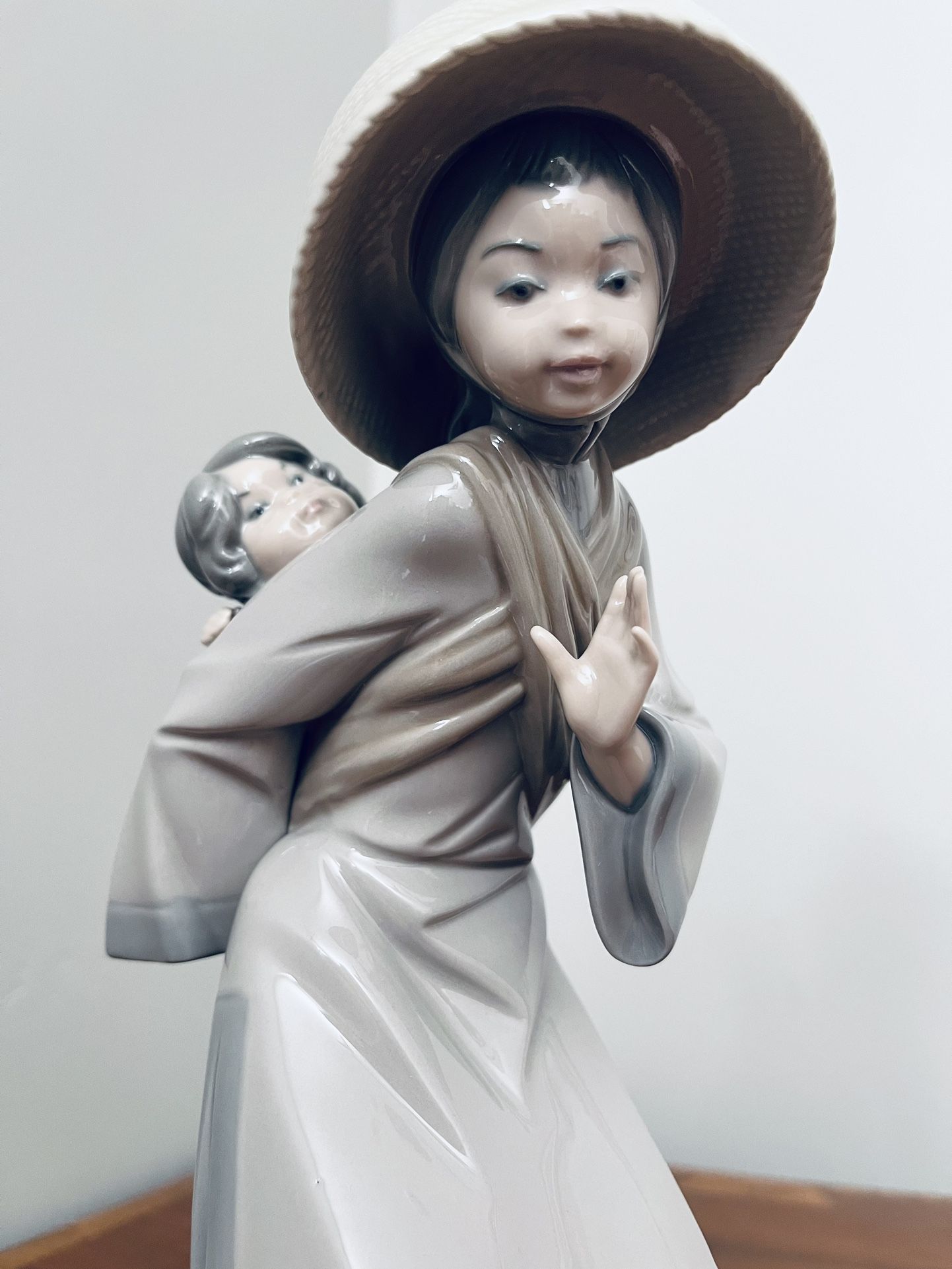 Lladro #5123 MY PRECIOUS BUNDLE A Heartwarming Piece In Perfect Condition!
