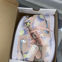 Jordan 1 Mid SE P(HER)SPECTIVE 