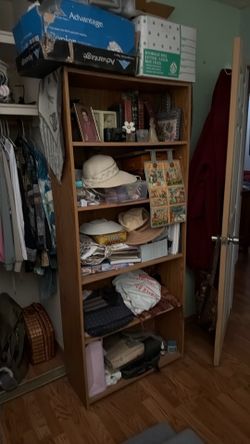 2 matching6’ tall bookcases