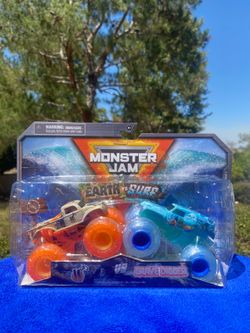 Monster Jam Earth VS Surf Whiplash & Grave Digger