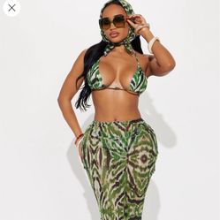 Fashion Nova 4 Piece Set 