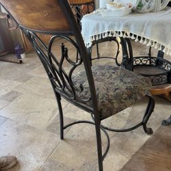 Dinning room table 
