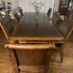 Dining Room Table And Chairs 