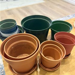 Large Lot of Plastic Nursery Pots (Assorted Sizes & Saucers) – Perfecty for Houseplants!