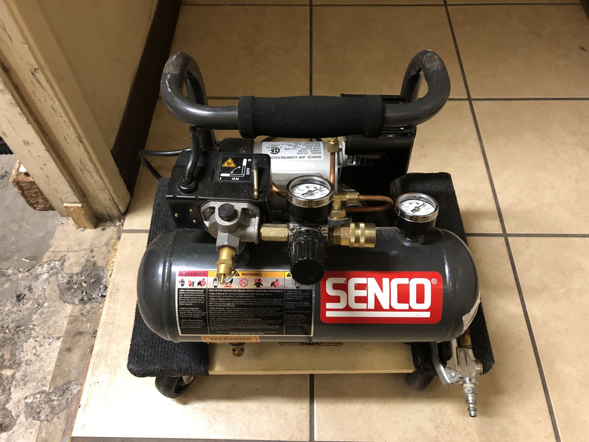 toetje aftrekken Onderzoek SENCO PC1010 Compressor for Sale in Las Vegas, NV - OfferUp