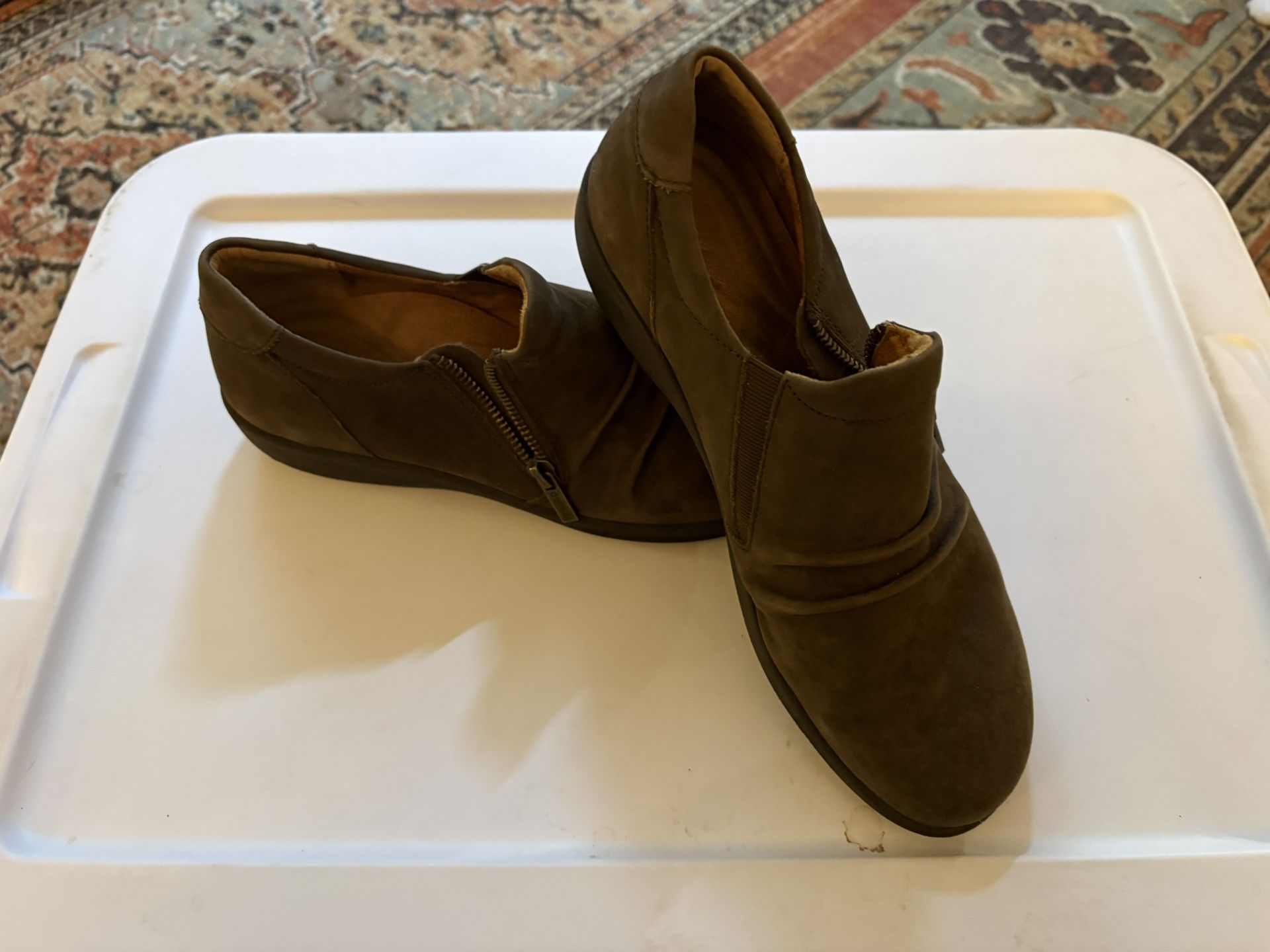 Women’s Size 9-9.5 - Aetrex Katie Leather Slip On