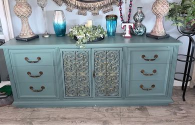 Dinning room buffet