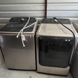 Samsung Rose Gold Washer & Dryer – Both work perfectly. No leaks, no issues. Great condition.   ****Pickup only**** 