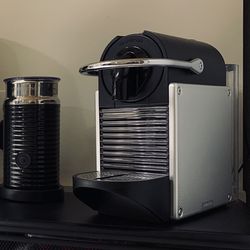 Nespresso Pixie Espresso Machine With Aeroccino By De'longhi
