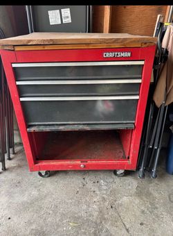 Craftsman rolling tool box