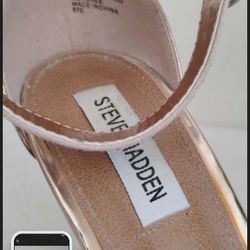 High-heeled sandals with straps. Size 8