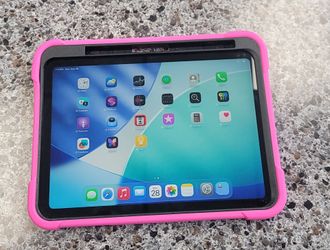 IPAD 10TH GEN WIFI 64GB IN HARD PINK CASE