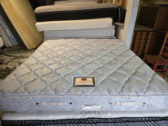 Stearns And Foster King Size Mattress 