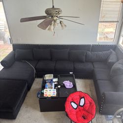 🚨 MUST GO TODAY! Large Black Sectional Couch
