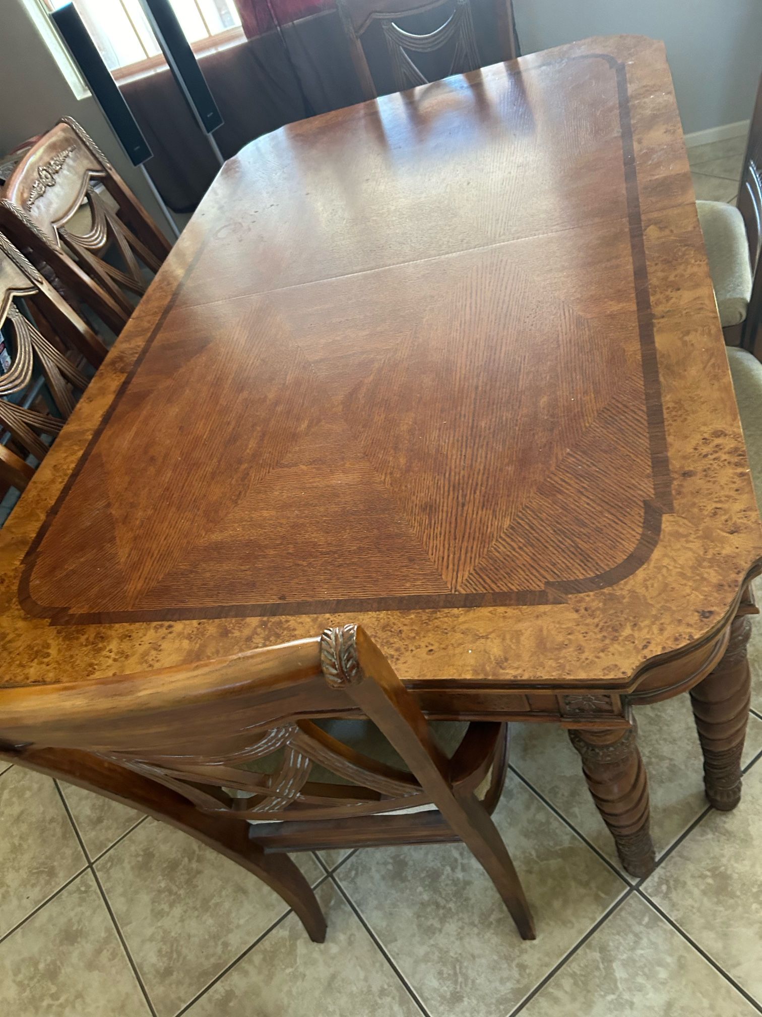 EXTENDABLE TABLE WITH 8 CHAIRS