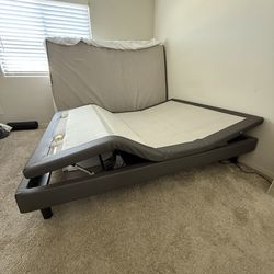 Serta Queen Adjustable Base & Mattress - Zero Gravity & Massage - Like New