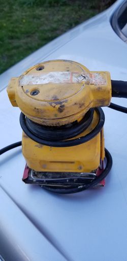 DEWALT PALM SANDER , MISSING BAG
