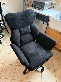 Big and Tall Office Chair with Foot Rest & Flip Armrests - 400 lbs limit