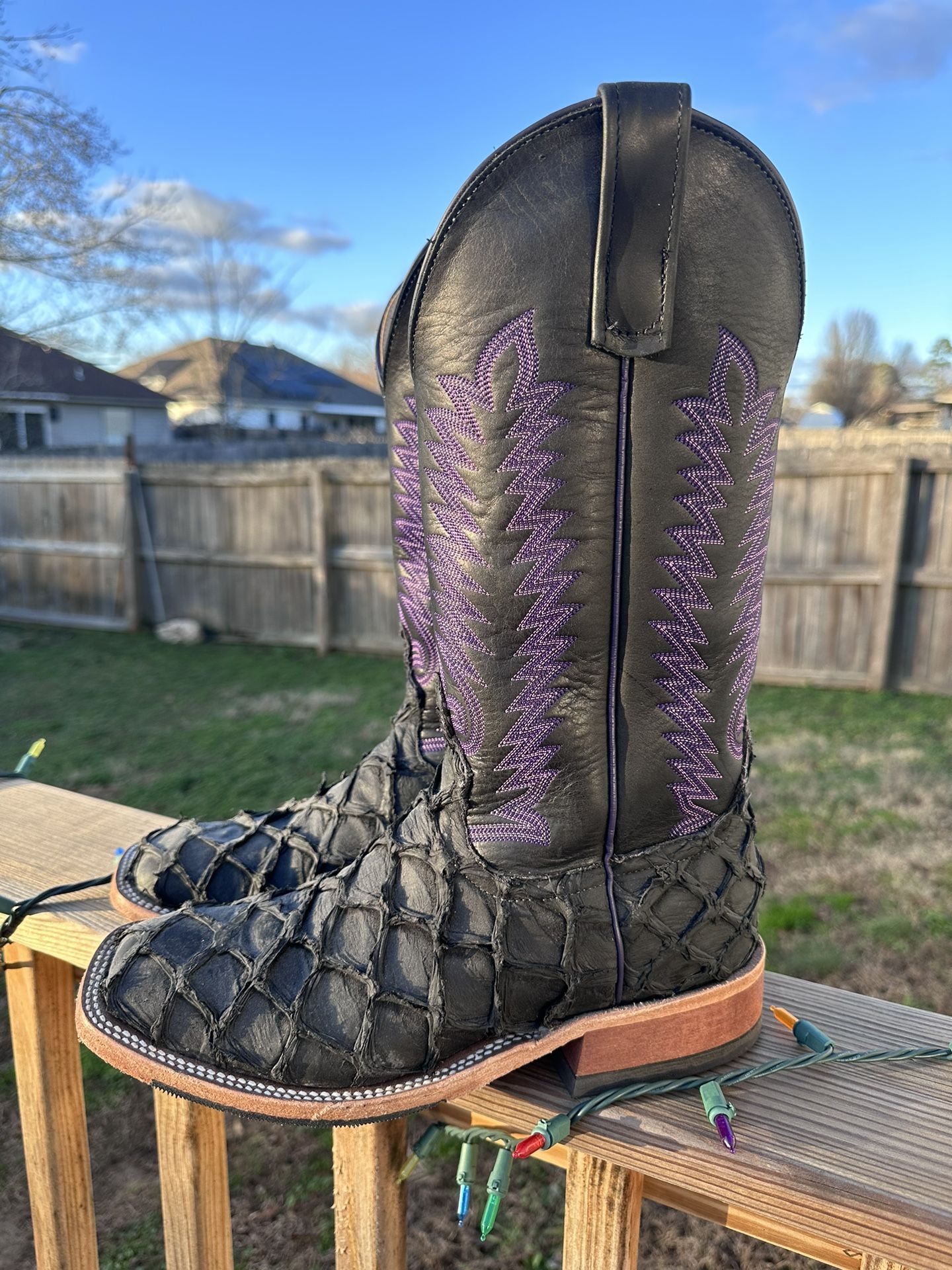 NWOT Mens 8.5 PIRARUCU Boots!