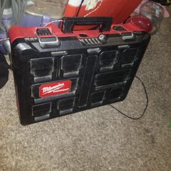 Milwaukee Box