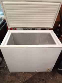 7 CU FT Chest Freezer