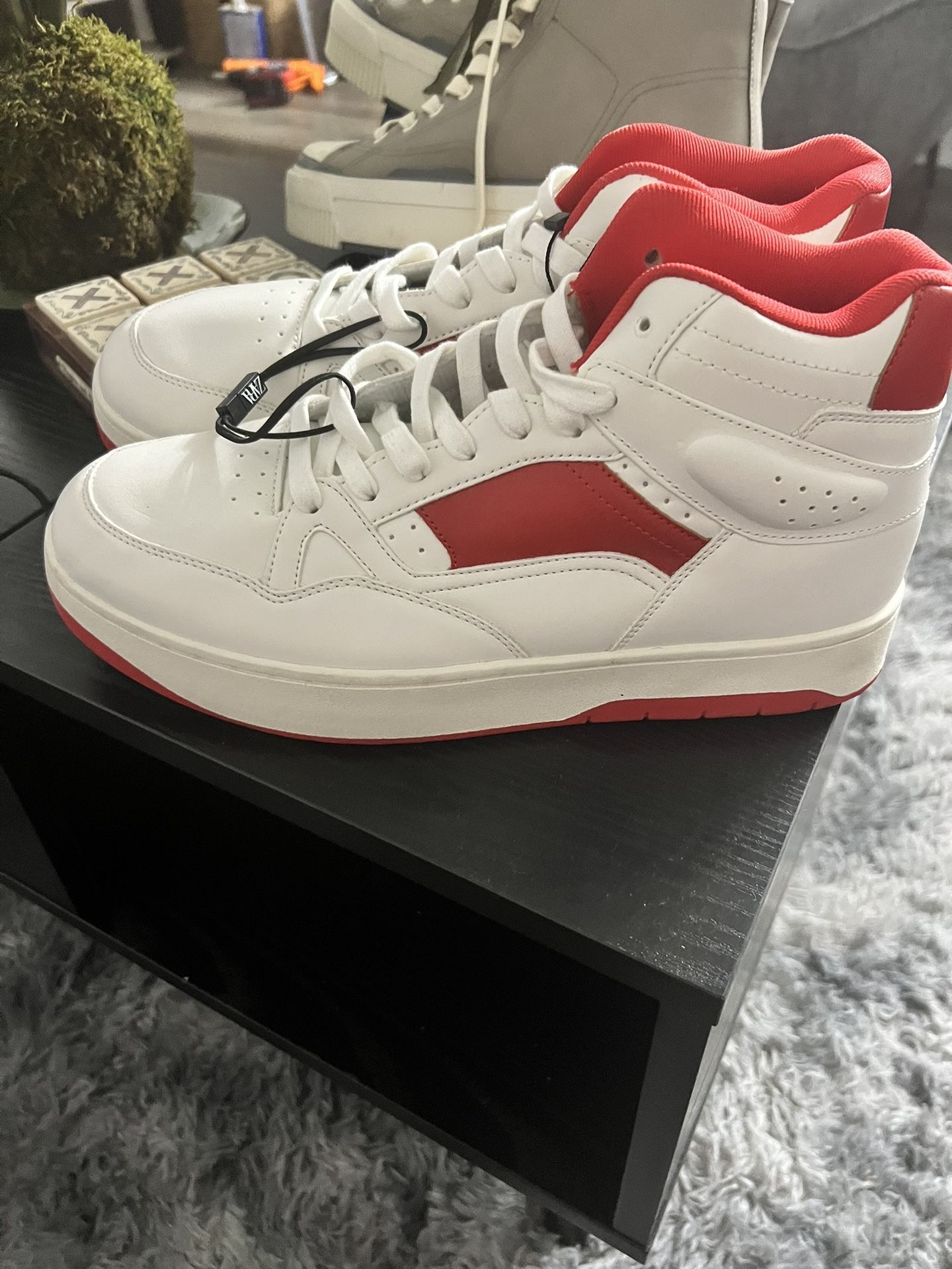 High top Sneakers zARA Size 10