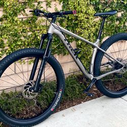 2019 Trek Stache 5 29er ( 18.5in/Med) Mountain Bike