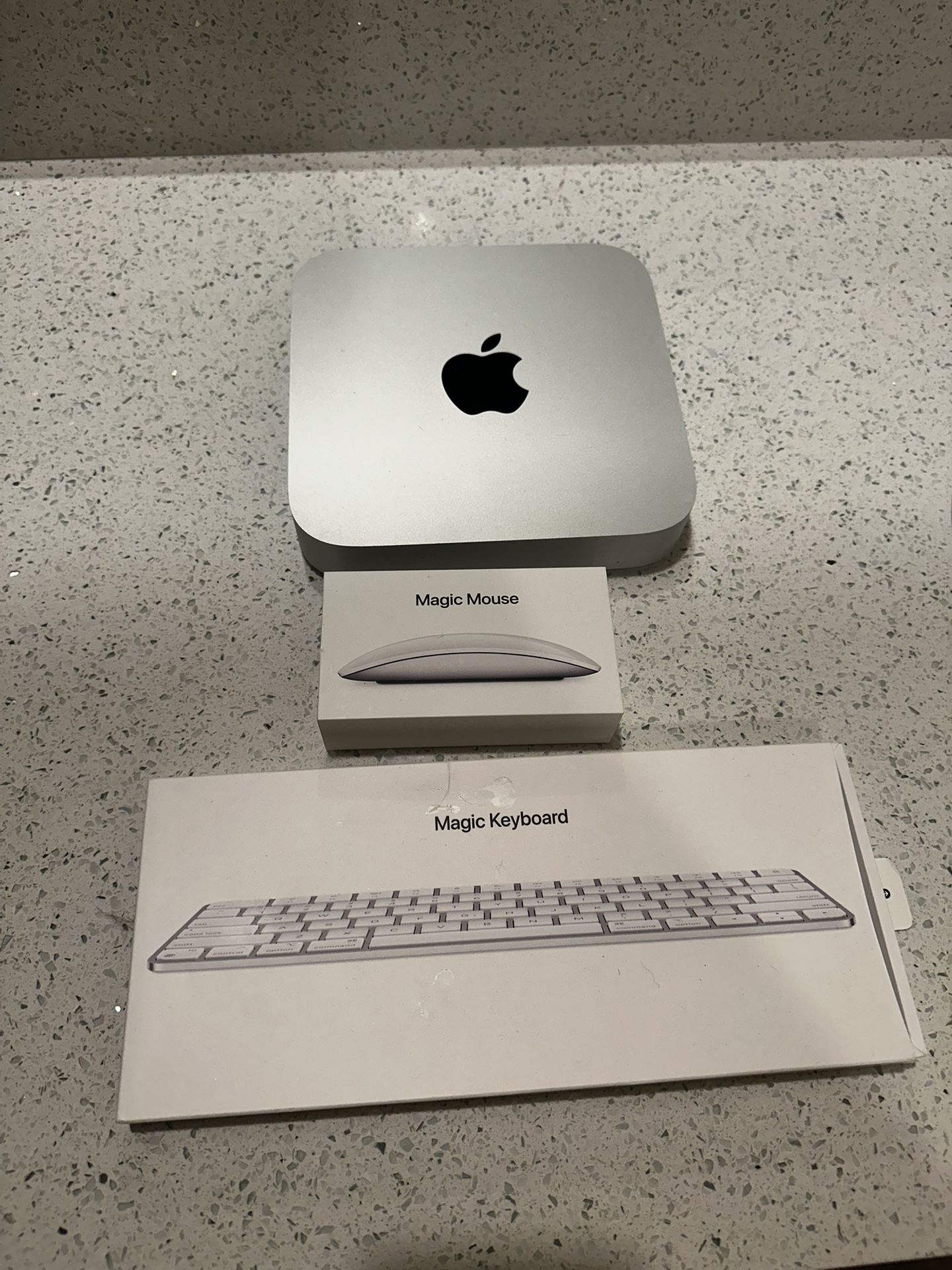 Mac mini W Keyboard And Mouse 