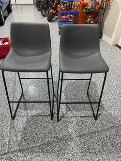 2 barstools