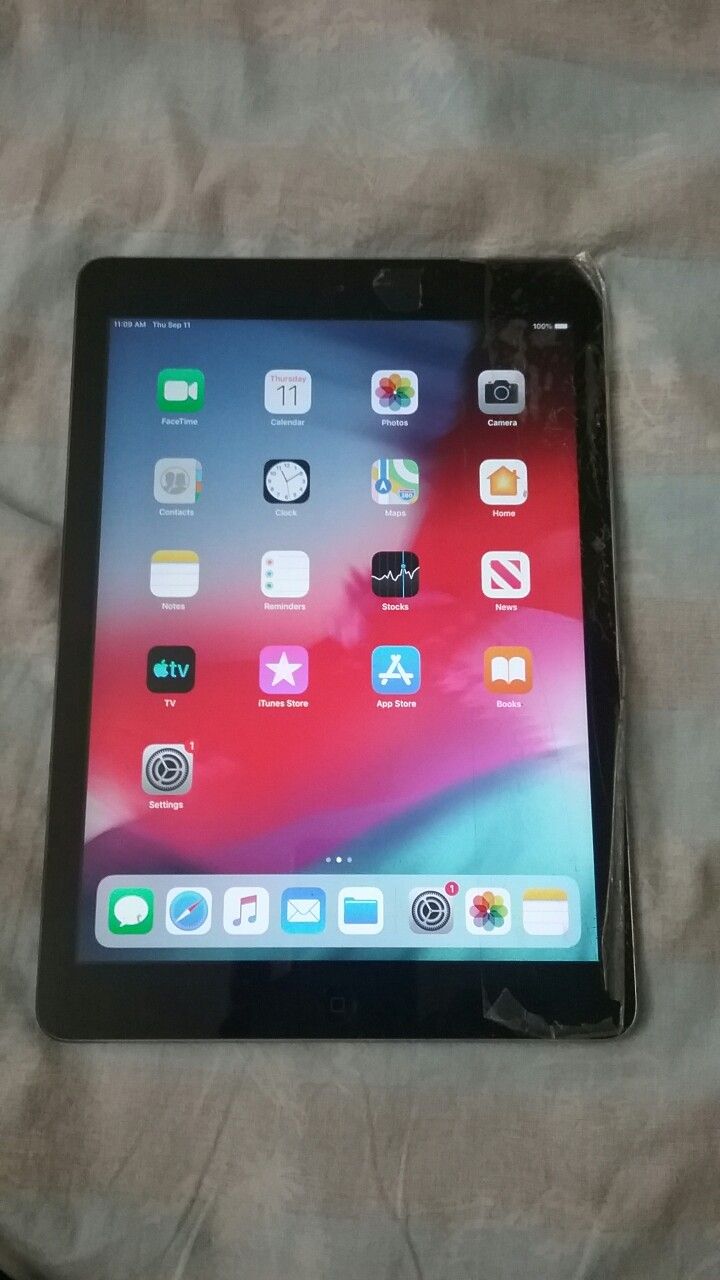 apple ipad air 16gb unlocked icloud glass broken but working fine