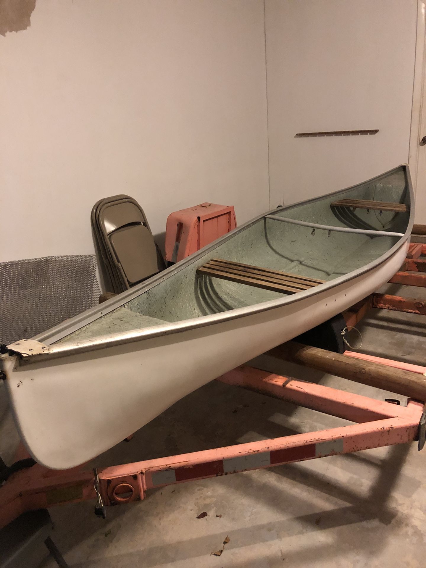 CANOE, FIBERGLASS CANOE !!!