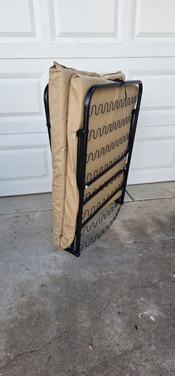 **Folding Guest Bed with Mattress**